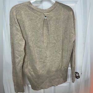 EUC Vince Sweater with open slot in back size small